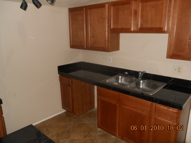 3511 East Baseline Road, Unit 1025 Phoenix, AZ 85042 - Photo 2 of 9 KITCHEN