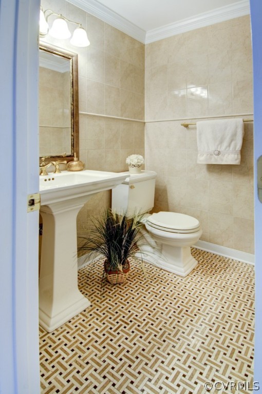 3711 Reeds Landing Circle Midlothian, VA 23113 - Photo 9 of 24 a bathroom with a sink toilet and shower