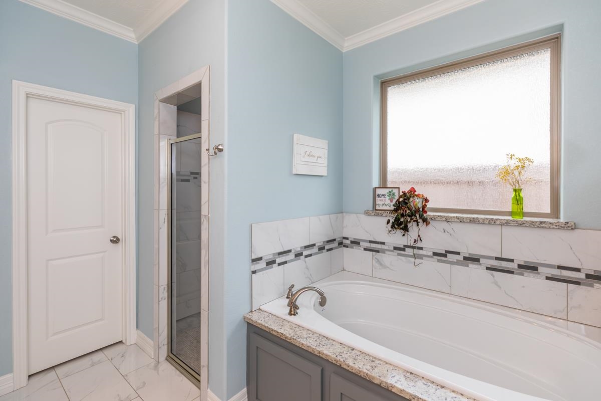 314 Long Leaf Street Silsbee, TX 77656 - Photo 17 of 31 a bathroom with a bathtub and a sink