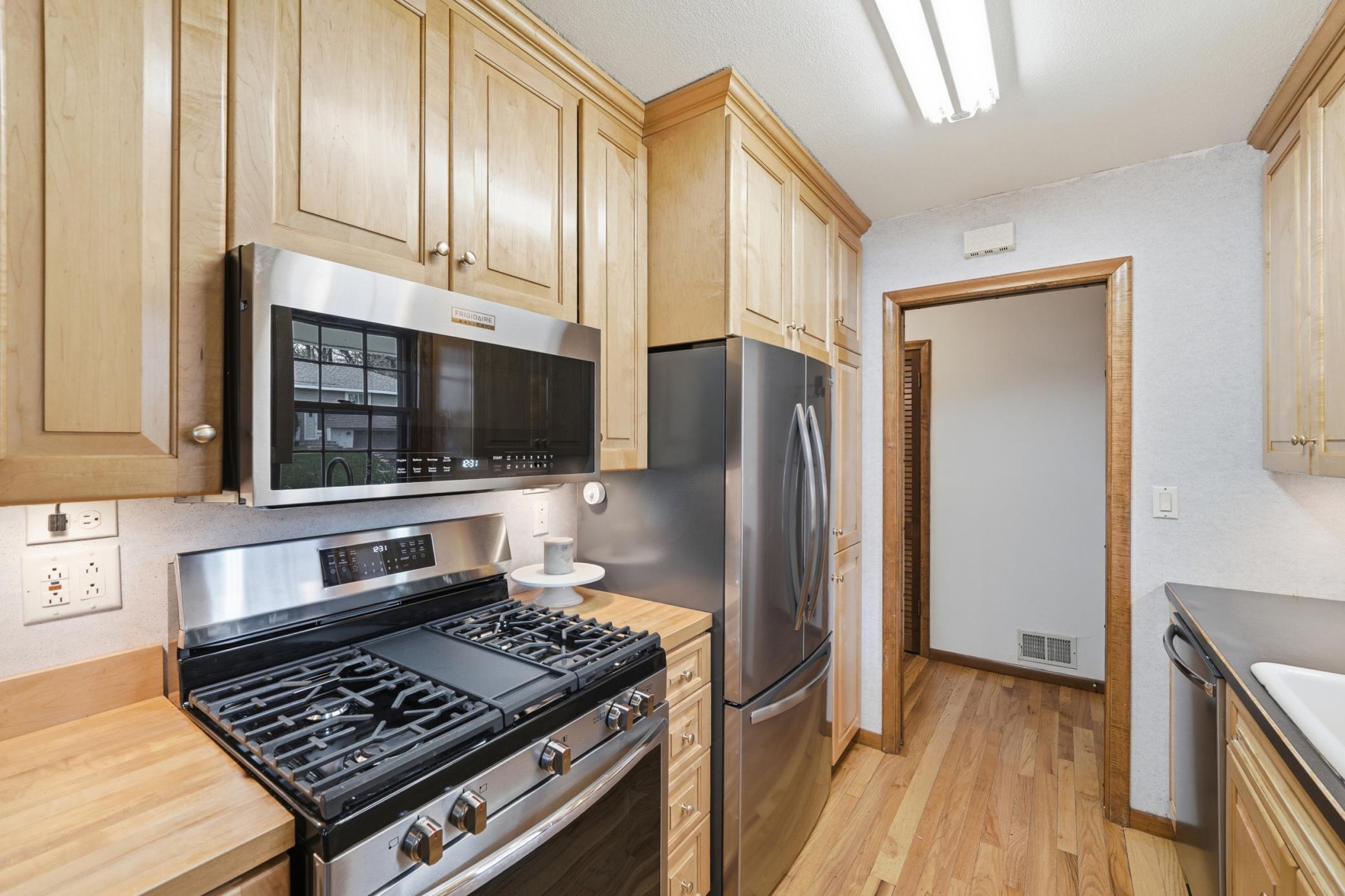 16019 Birch Lane Minnetonka, MN 55345 - Photo 6 of 54