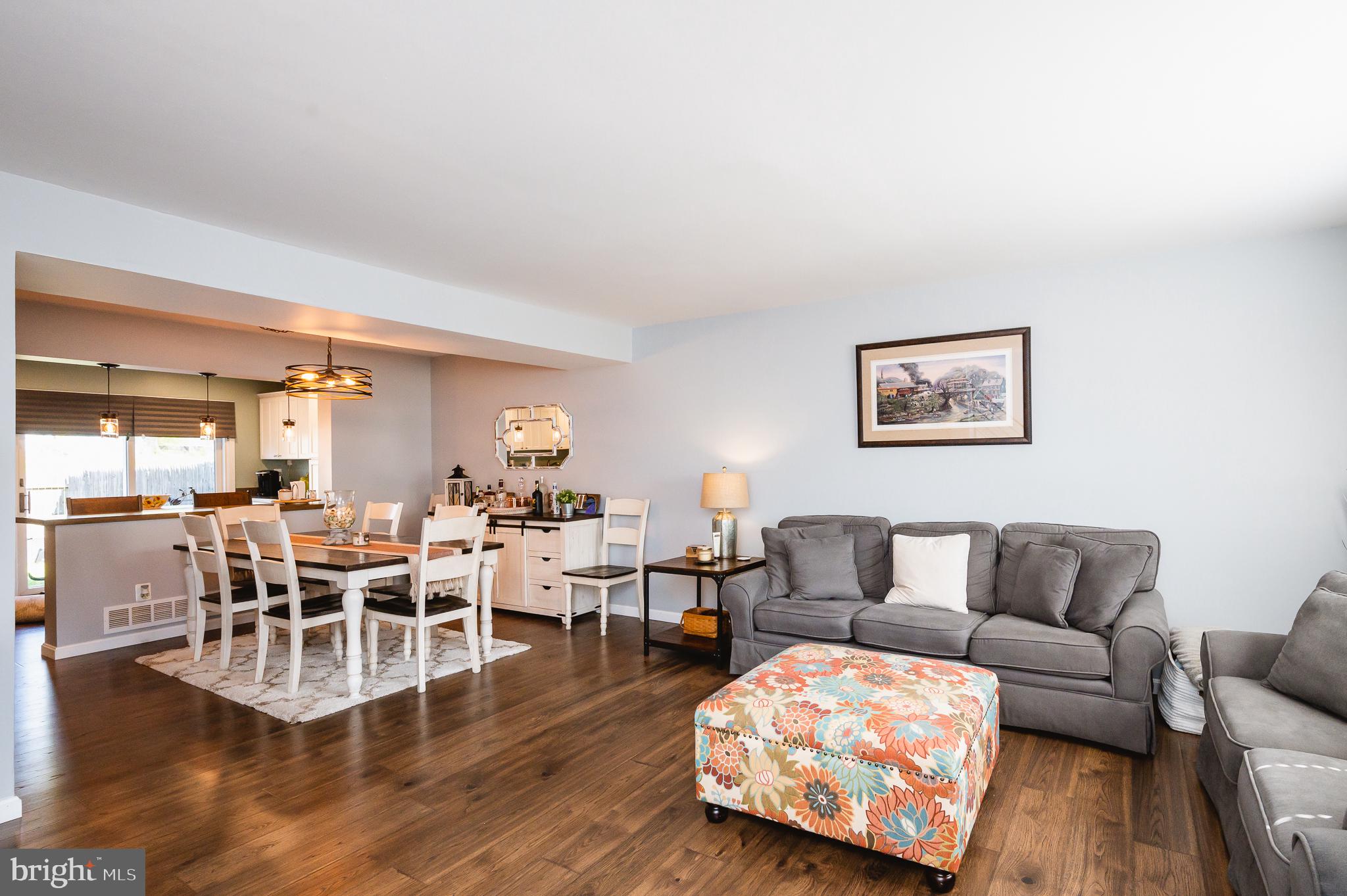 9408 Windpine Road, Unit 9408 Middle River, MD 21220 - Photo 7 of 34 LIVING ROOM