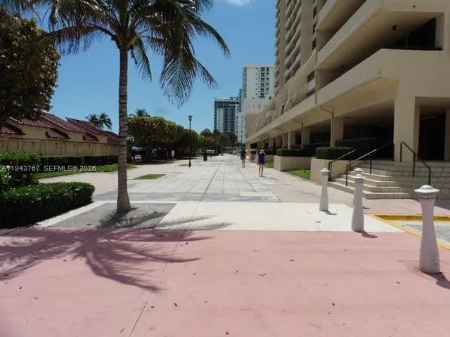 $2,700 | 2625 Collins Avenue, Unit 301, Miami Beach, FL 33140