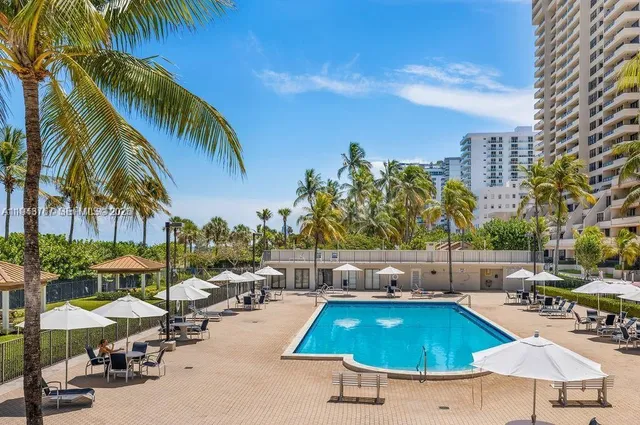 $2,700 | 2625 Collins Avenue, Unit 301, Miami Beach, FL 33140