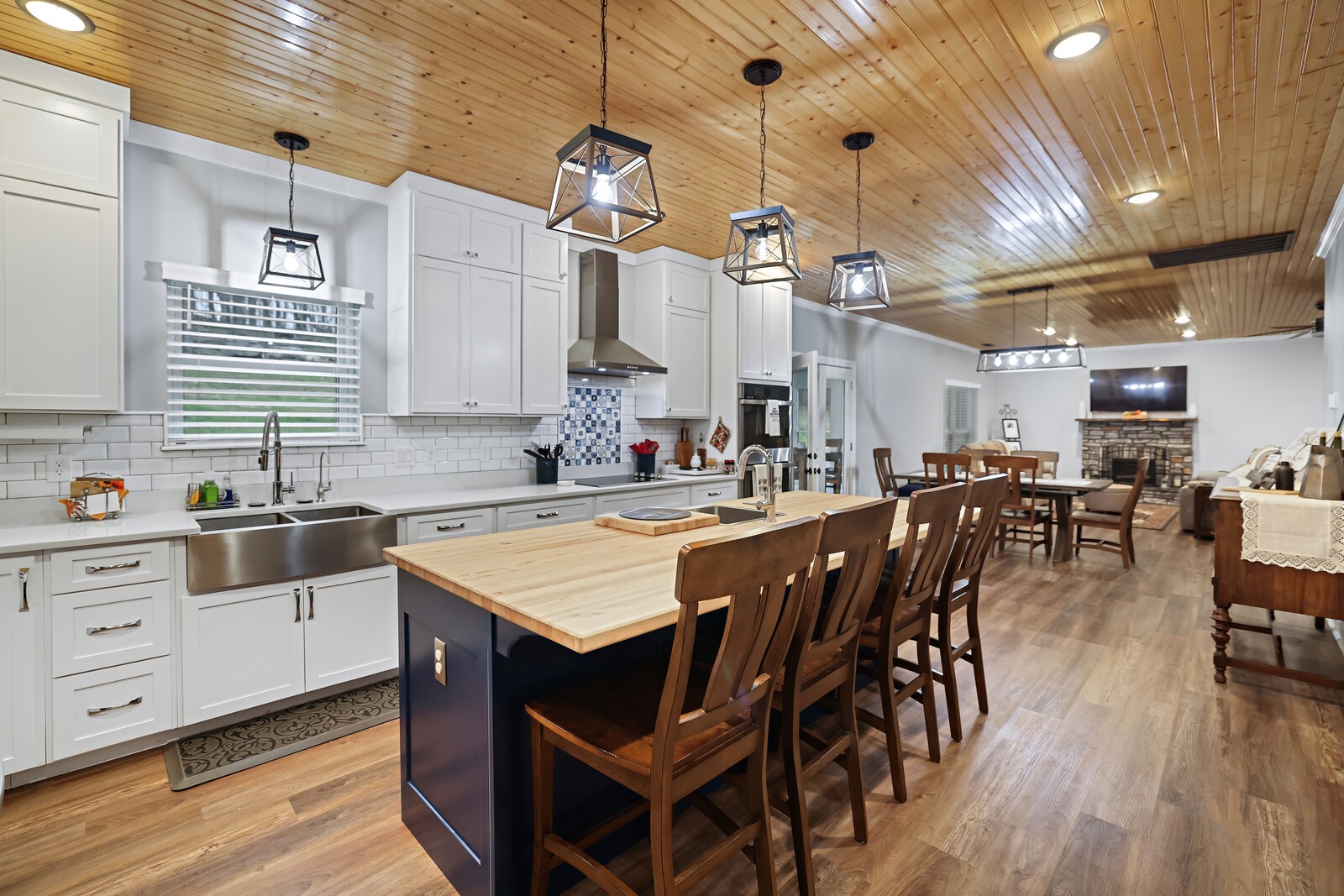 2095 Linwood Road Watertown, TN 37184 - Photo 16 of 52 a large kitchen with a table and chairs
