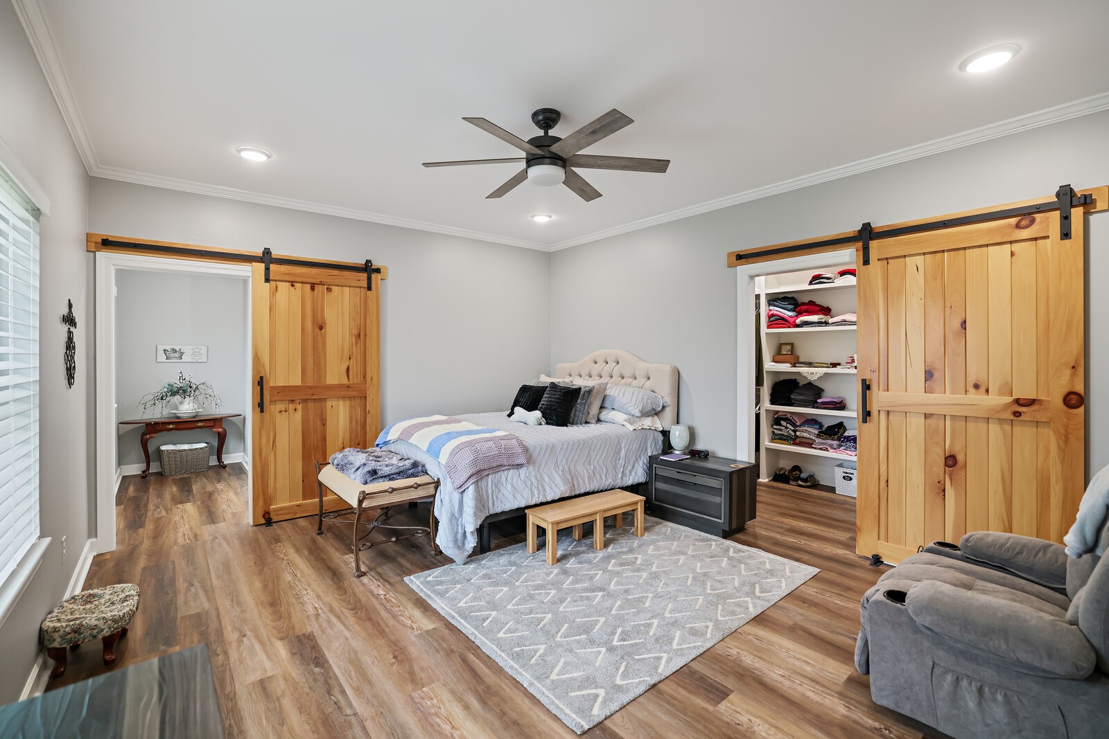 2095 Linwood Road Watertown, TN 37184 - Photo 22 of 52 a living room with furniture and wooden floor
