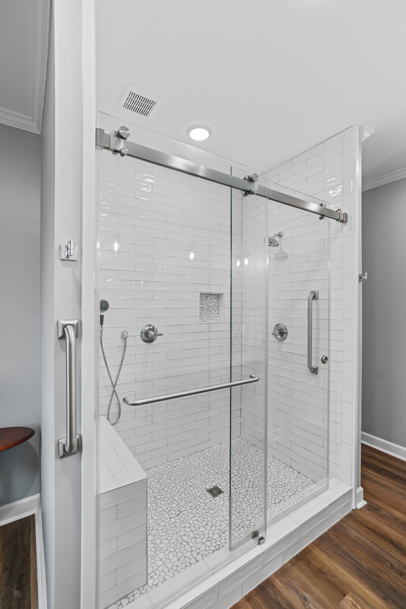 2095 Linwood Road Watertown, TN 37184 - Photo 27 of 52 a bathroom with a glass shower door
