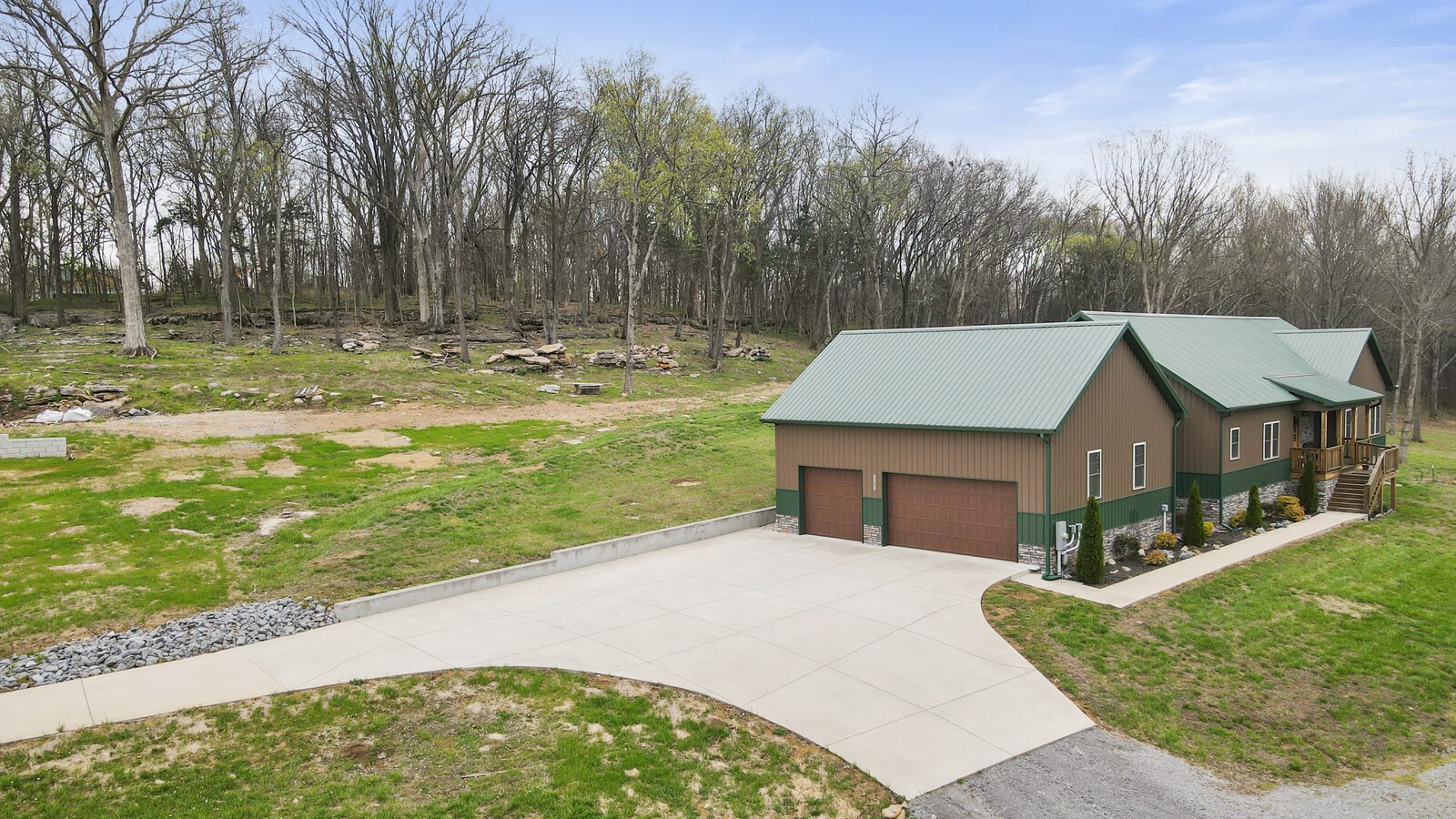 2095 Linwood Road Watertown, TN 37184 - Photo 47 of 52 a view of a house with a yard