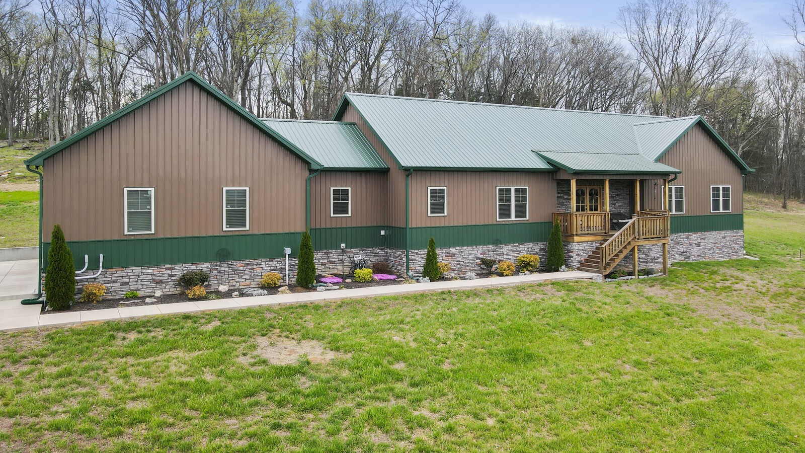 2095 Linwood Road Watertown, TN 37184 - Photo 5 of 52 a view of a house with a yard and plants