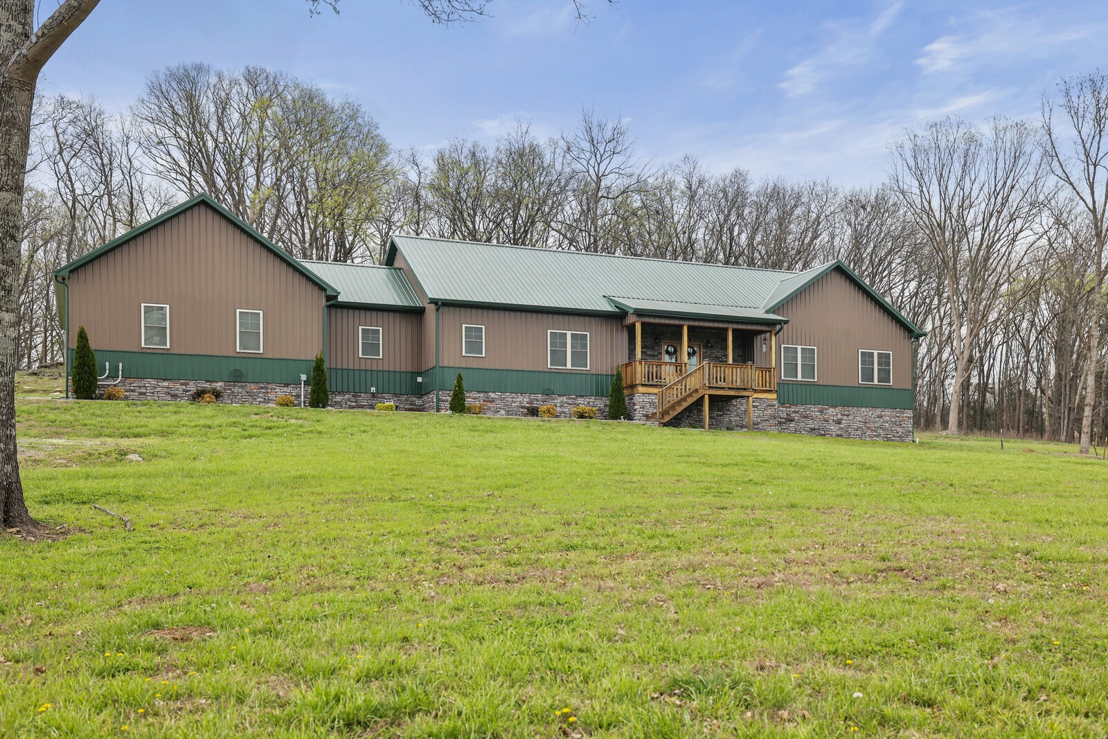 2095 Linwood Road Watertown, TN 37184 - Photo 6 of 52 a front view of house with yard and green space