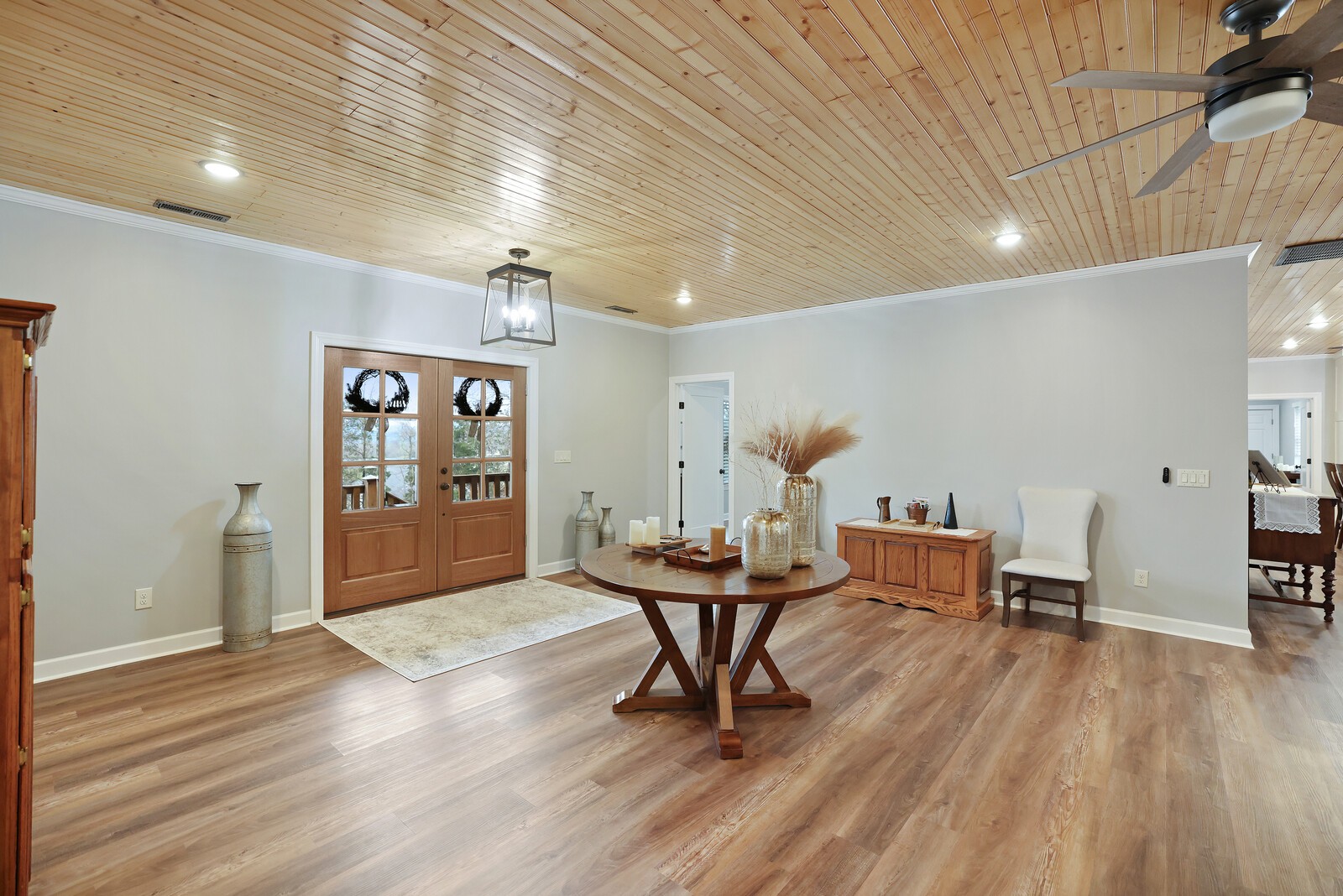 2095 Linwood Road Watertown, TN 37184 - Photo 10 of 52 a living room with furniture