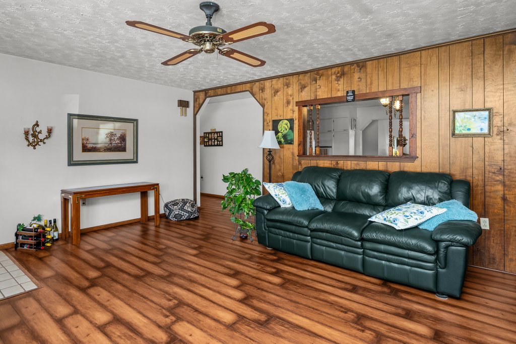 11213 22nd Street Milan, IL 61264 - Photo 4 of 36 a living room with furniture and wooden floor