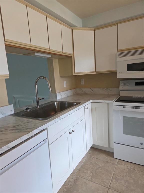 4127 Hampton Drive, Unit 4127 New Port Richey, FL 34652 - Photo 6 of 20