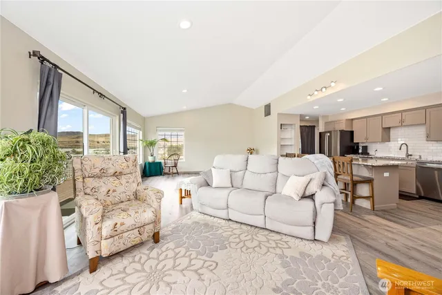 $420,000 | 121 Pryor Drive, Pateros, WA 98846