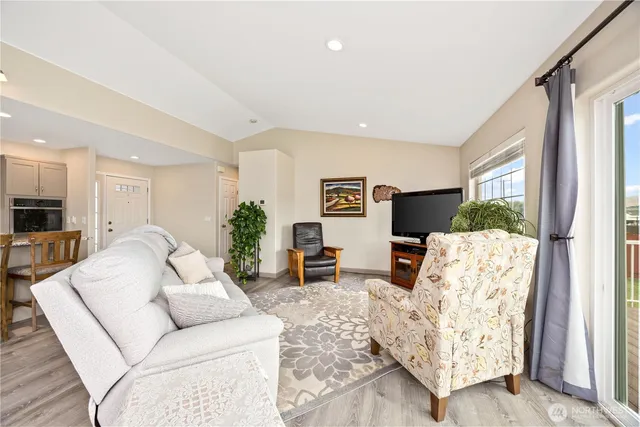 $420,000 | 121 Pryor Drive, Pateros, WA 98846