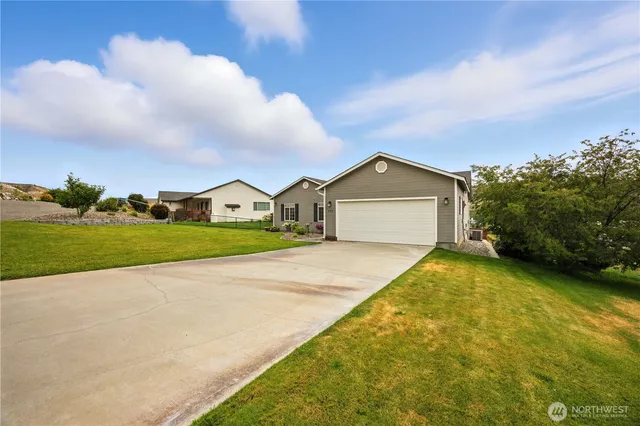 $420,000 | 121 Pryor Drive, Pateros, WA 98846