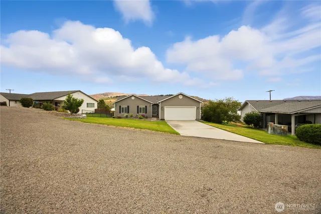 $420,000 | 121 Pryor Drive, Pateros, WA 98846