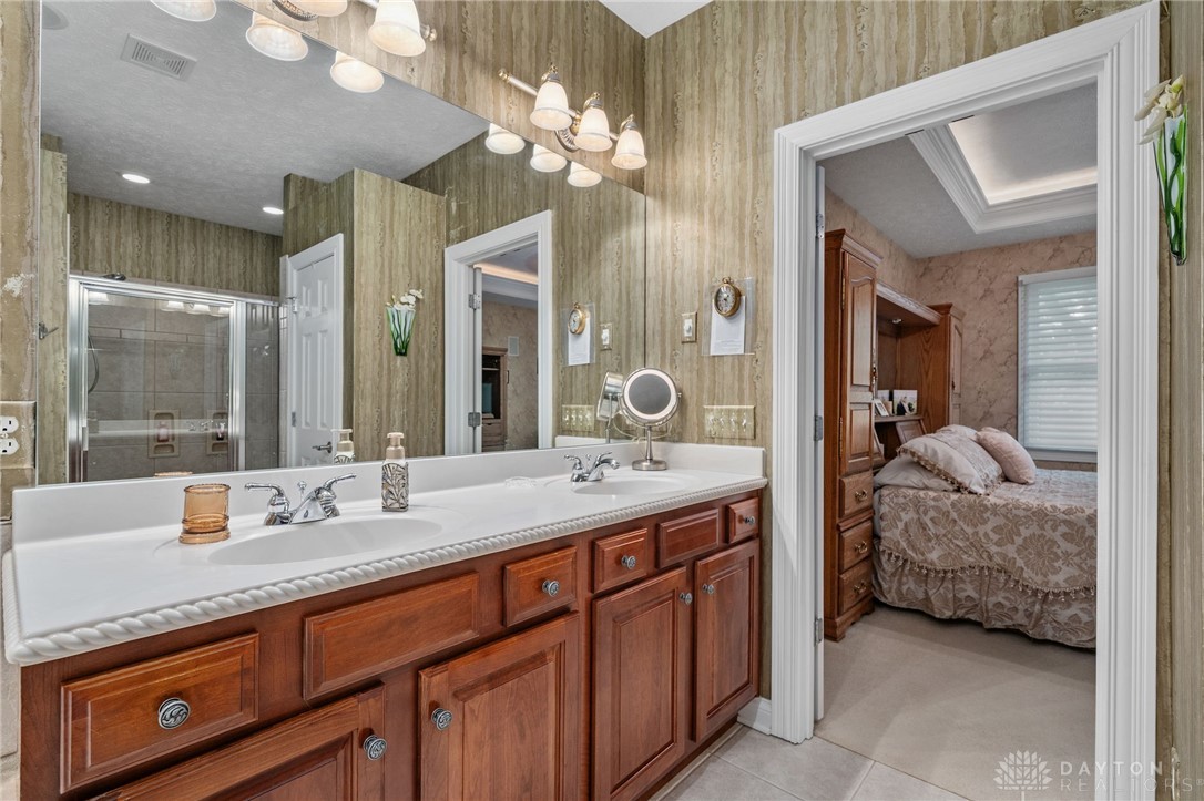 7607 Stone Ridge Drive Springboro, OH 45066 - Photo 33 of 81 OWNER'S FULL BATH
