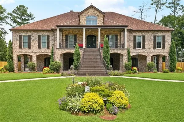 $1,299,900 | 408 Chase Court West, Mandeville, LA 70448