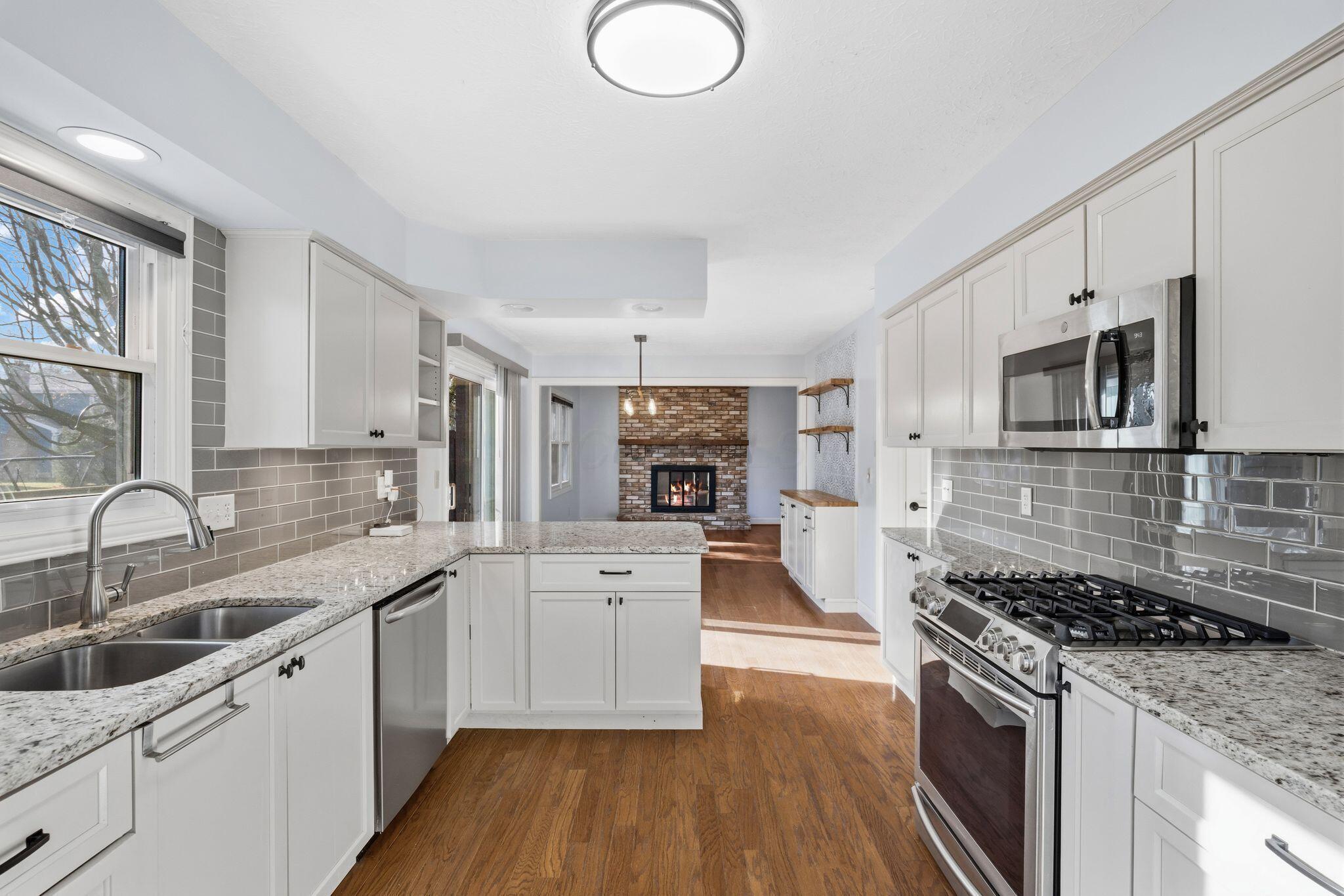 5413 Roscommon Road Dublin, OH 43017 - Photo 5 of 60 AF1A0297
