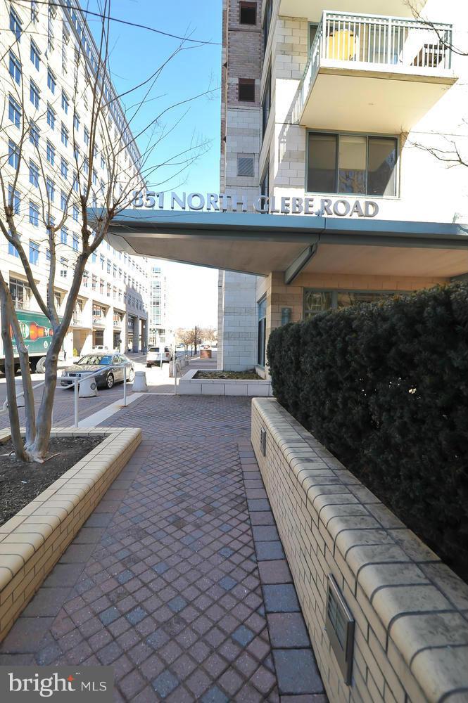851 North Glebe Road, Unit 902 Arlington, VA 22203 - Photo 25 of 30 a view of balcony with two chairs and a table