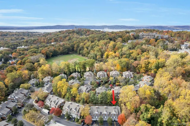 $895,000 | 25 Glen Hill Lane, Unit 25, Tarrytown, NY 10591