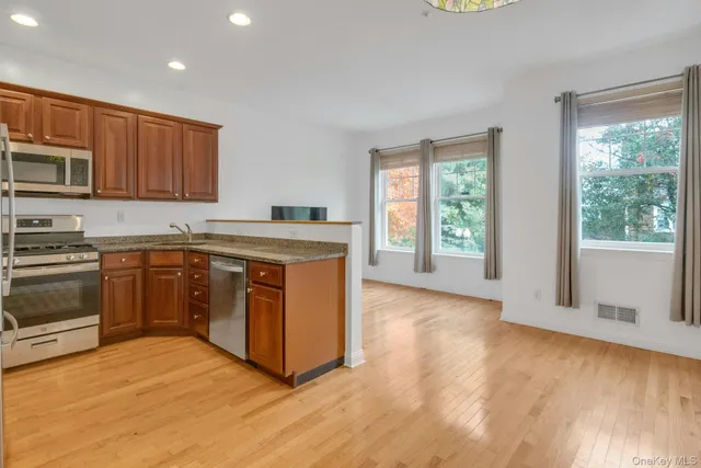 $895,000 | 25 Glen Hill Lane, Unit 25, Tarrytown, NY 10591