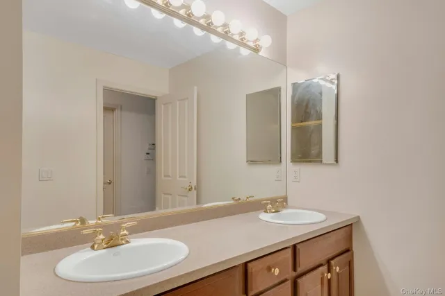 $895,000 | 25 Glen Hill Lane, Unit 25, Tarrytown, NY 10591