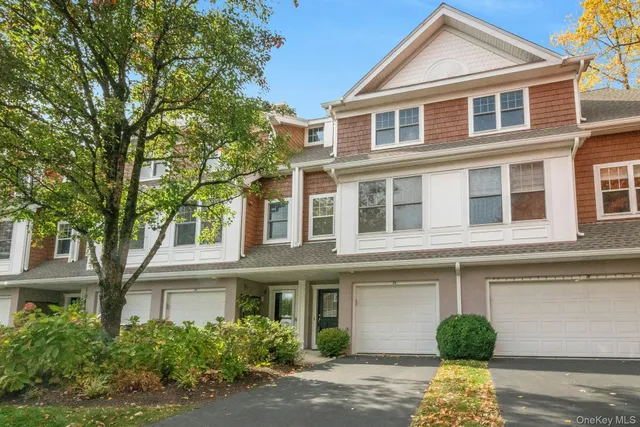 $895,000 | 25 Glen Hill Lane, Unit 25, Tarrytown, NY 10591