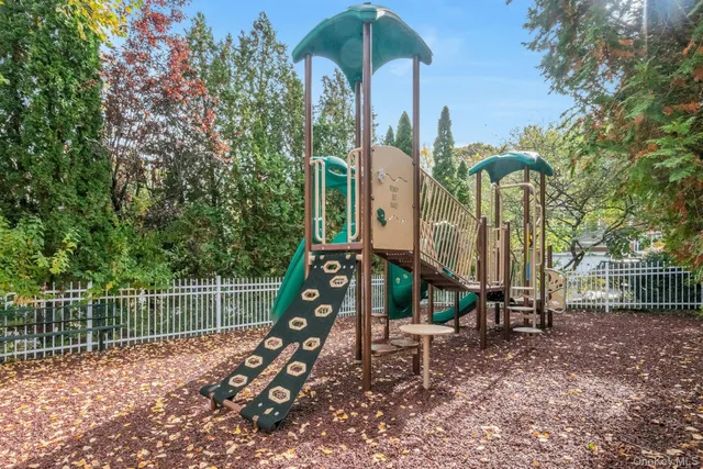 $895,000 | 25 Glen Hill Lane, Unit 25, Tarrytown, NY 10591