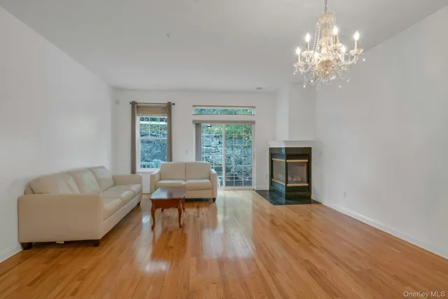 $895,000 | 25 Glen Hill Lane, Unit 25, Tarrytown, NY 10591