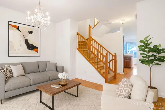 $895,000 | 25 Glen Hill Lane, Unit 25, Tarrytown, NY 10591