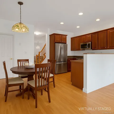 $895,000 | 25 Glen Hill Lane, Unit 25, Tarrytown, NY 10591