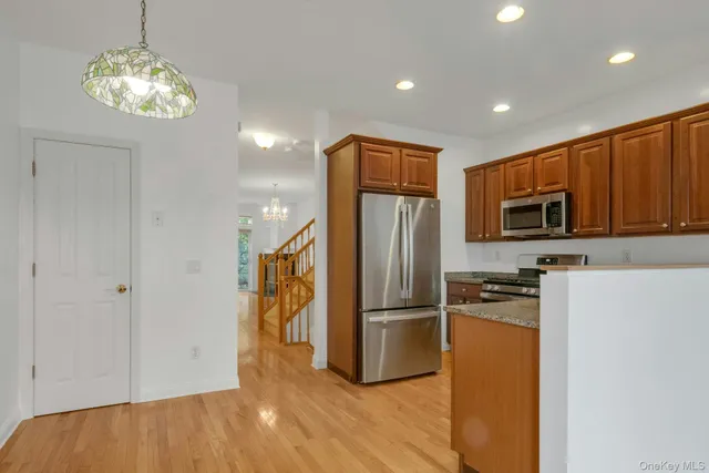 $895,000 | 25 Glen Hill Lane, Unit 25, Tarrytown, NY 10591