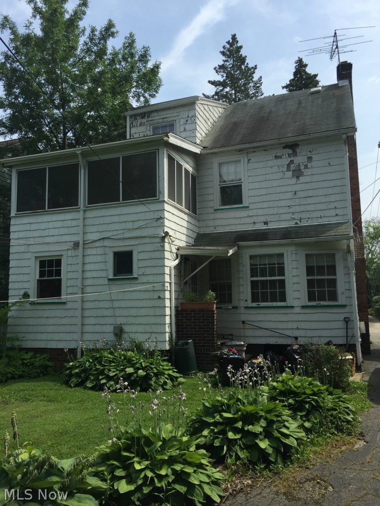 3569 Cedarbrook Road Cleveland, OH 44118 - Photo 4 of 21
