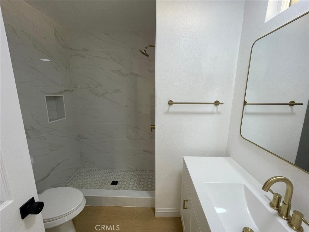 291 North Church Avenue Rialto, CA 92376 - Photo 13 of 19 Master Bathroom