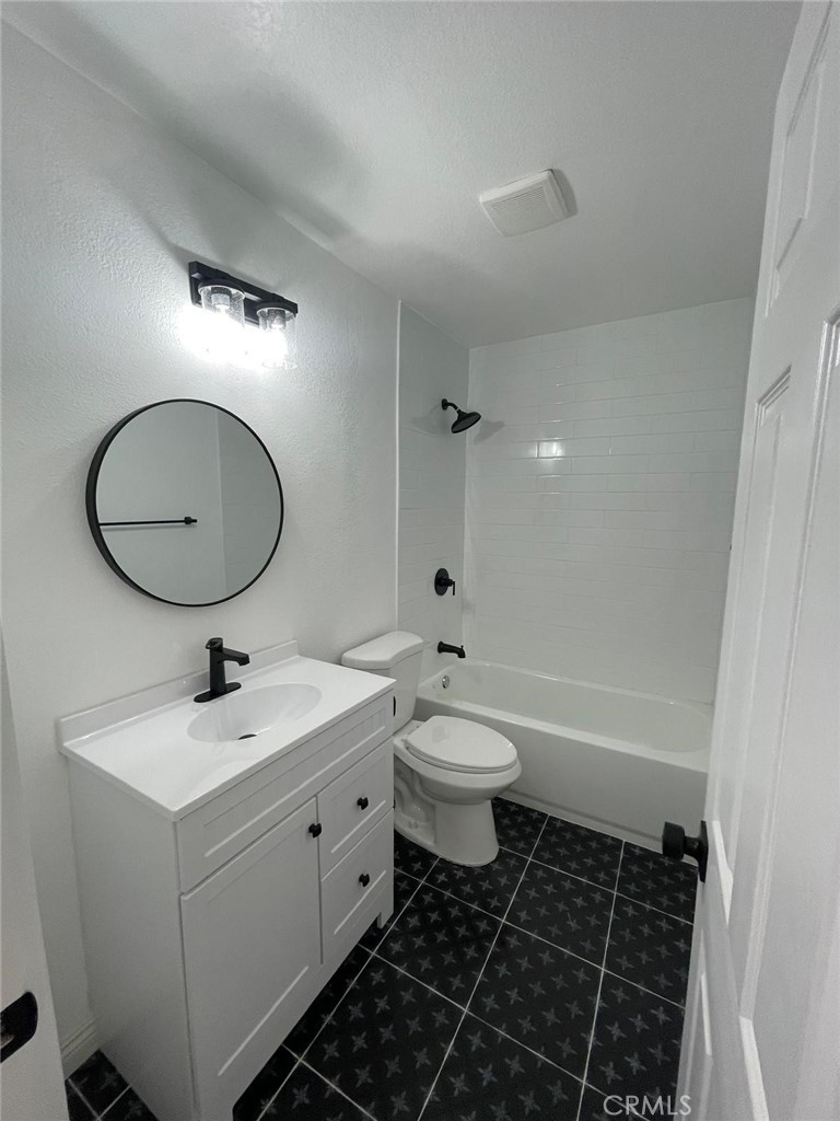 291 North Church Avenue Rialto, CA 92376 - Photo 19 of 19 Second Batroom