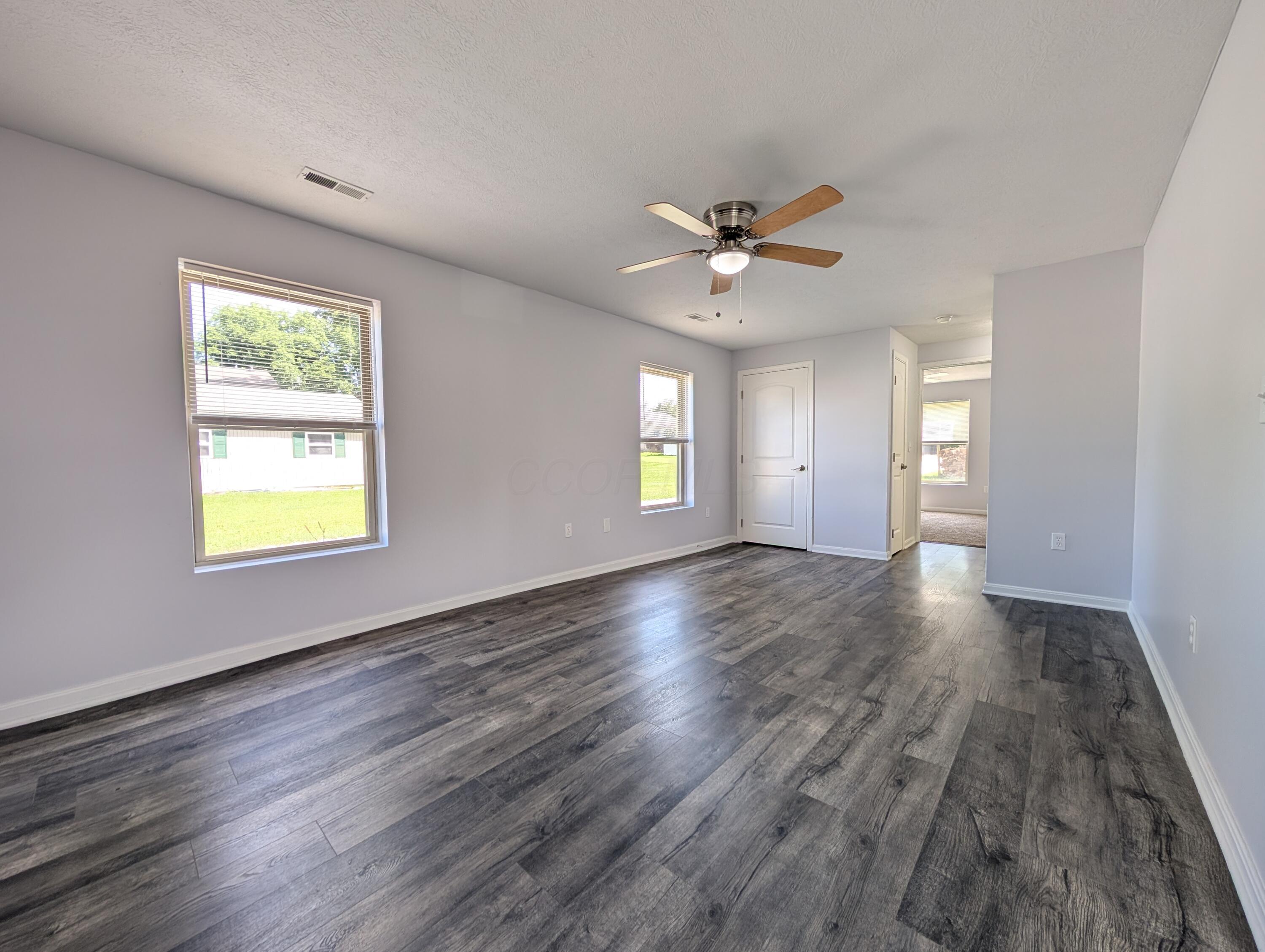 140 Rice Street Johnstown, OH 43031 - Photo 9 of 22 Living Room
