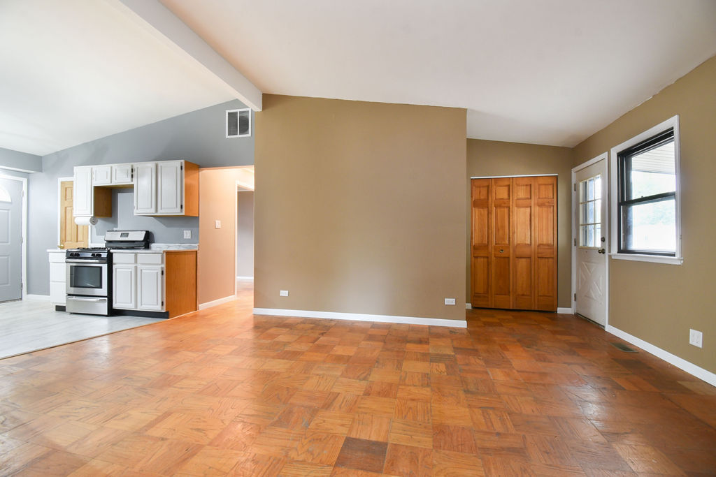 2204 West Central Road Rolling Meadows, IL 60008 - Photo 4 of 29