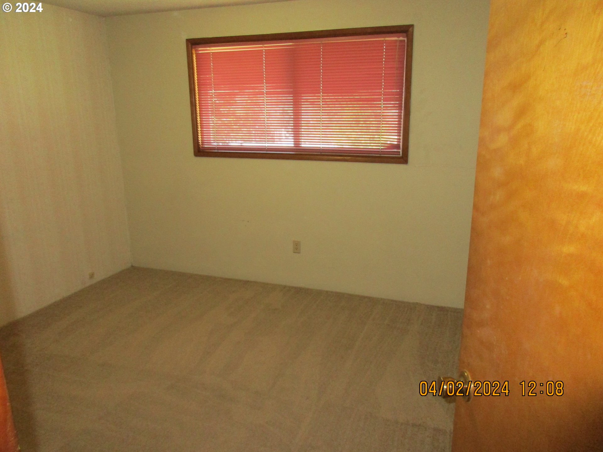 4545 Northeast Ridenour Street Winchester, OR 97495 - Photo 14 of 20 an empty room with a window