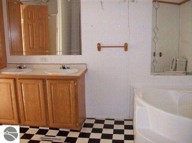 1695 Sensabaugh Road Lupton, MI 48635 - Photo 17 of 25 1750524-16.JPG