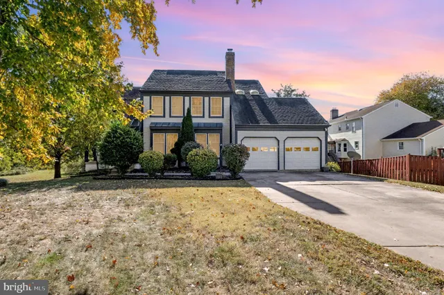 a front view of house with yard