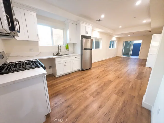 $2,566 | 117 East 29th Street, Unit 117 3/4, Los Angeles, CA 90011