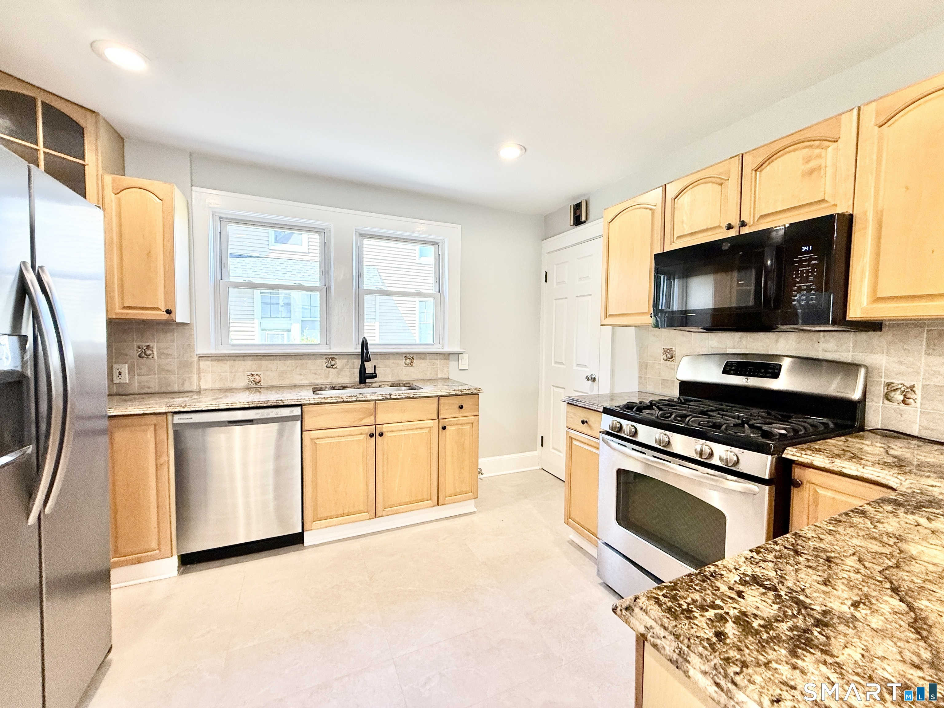 120 Culloden Road Stamford, CT 06902 - Photo 10 of 31