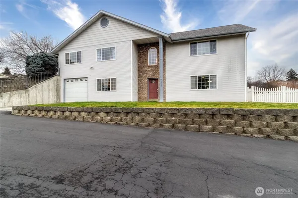 $775,000 | 1525 Southeast Valley View Terrace, College Place, WA 99324