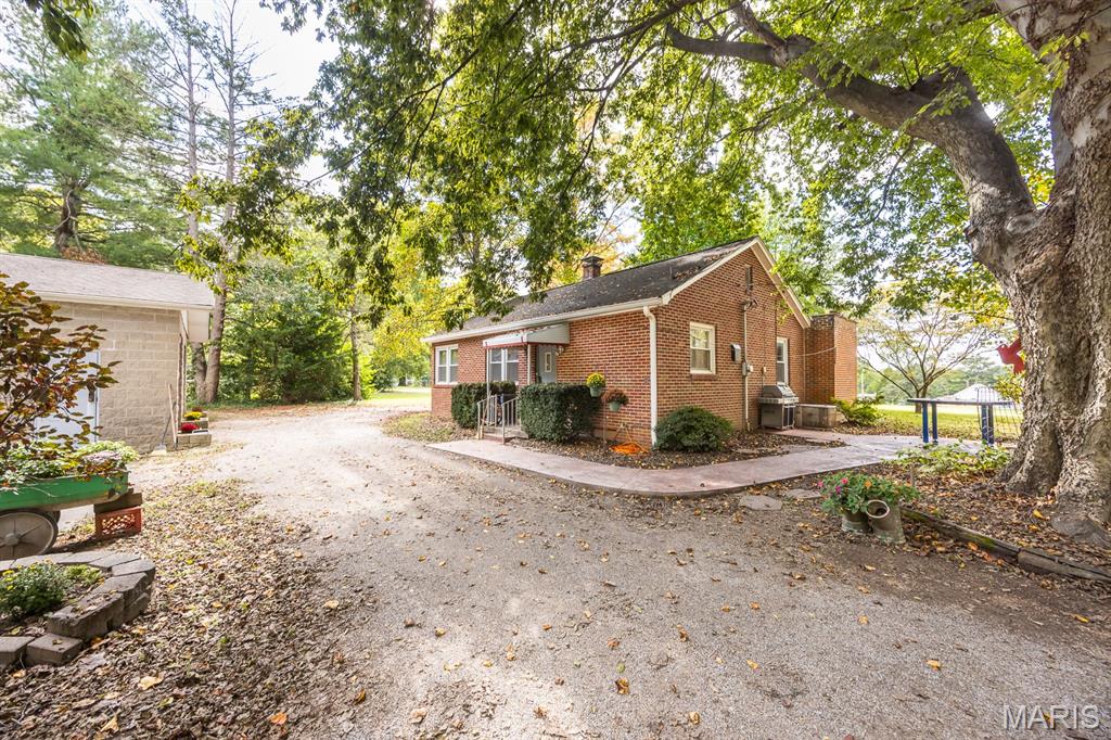 2608 East B Street Road Belleville, IL 62221 - Photo 5 of 30 Gallery Image 5