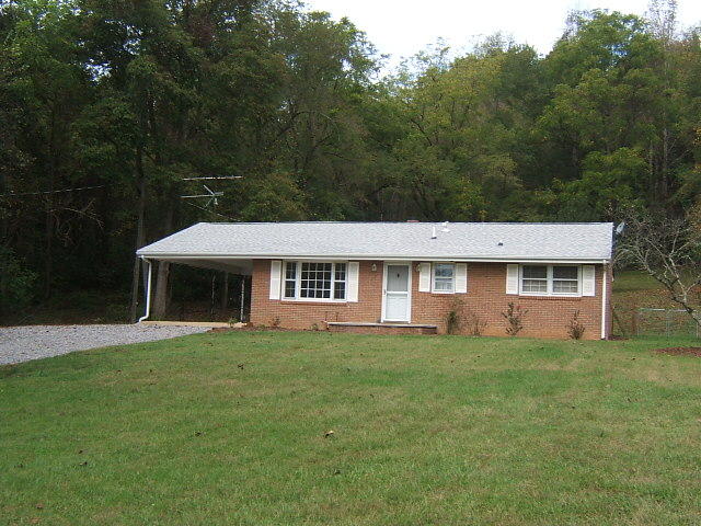 9555 Springwood Road Buchanan, VA 24066 - Photo 2 of 32 DSCF8927