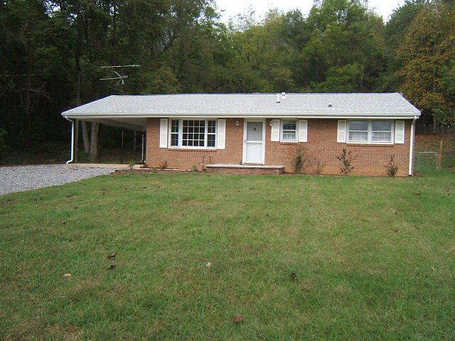 9555 Springwood Road Buchanan, VA 24066 - Photo 3 of 32 DSCF8928