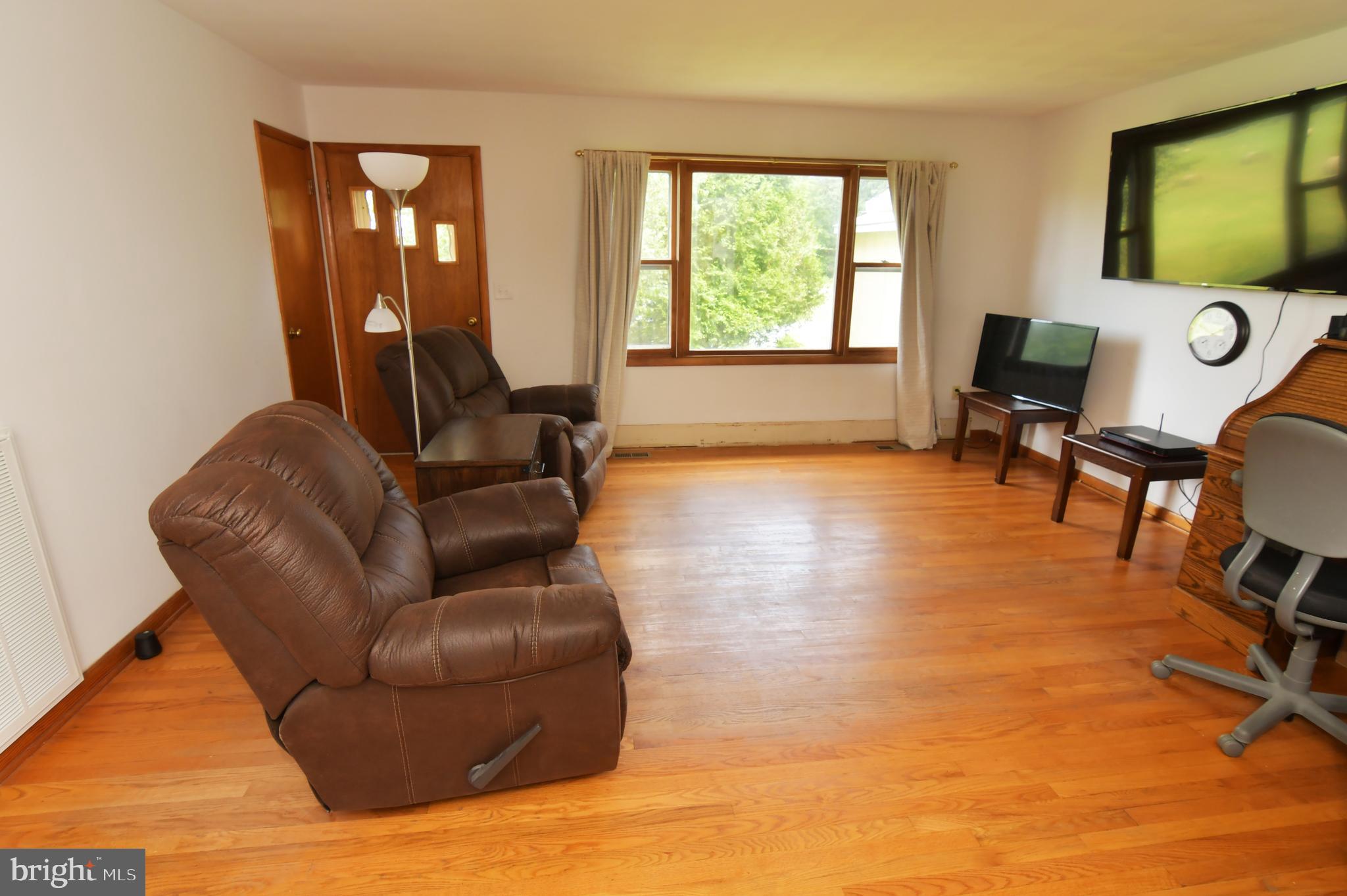 500 Dunmore Ridge Road Augusta, WV 26704 - Photo 11 of 43 Living room