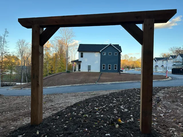 $284,900 | 110 Aaron Place, Unit 601, Lynchburg, VA 24502