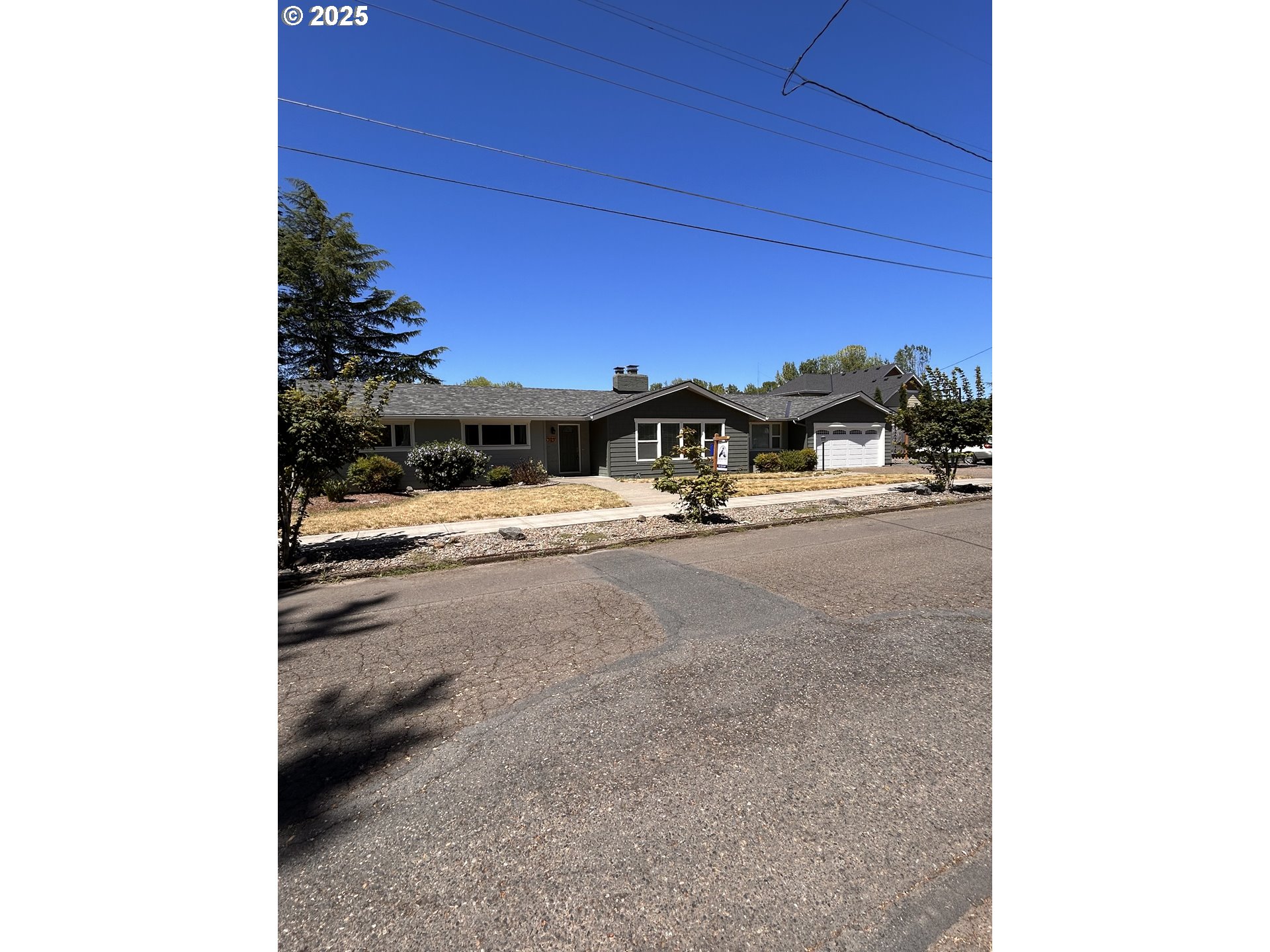1305 Northeast Newall Road Newberg, OR 97132 - Photo 2 of 21 a view of a terrace
